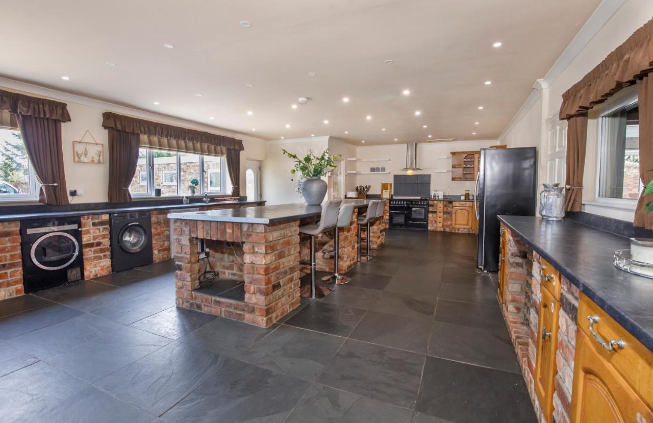 The Gardens - Stunning Farmhouse * York