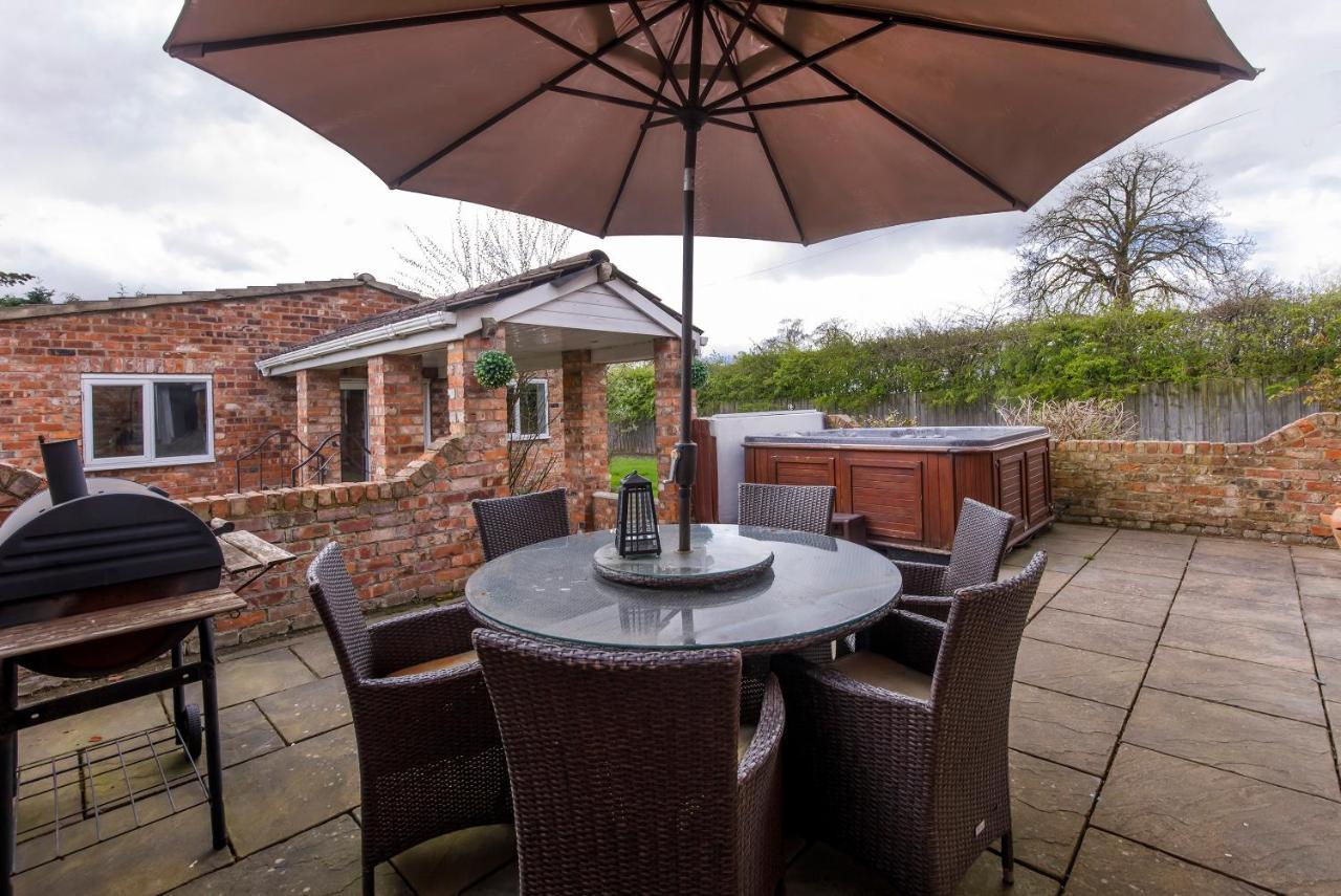 The Gardens - Stunning Farmhouse